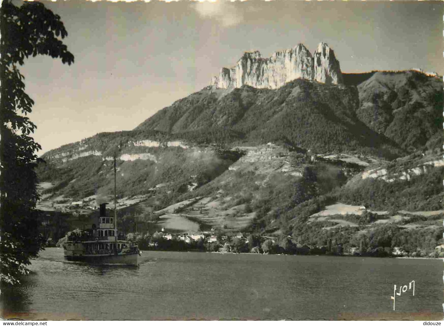 Carte Postale - 74 - Talloires - Lac d'Annecy - Talloires au pied des dents de Lanfon vu de Duingt - Bateaux - Carte den