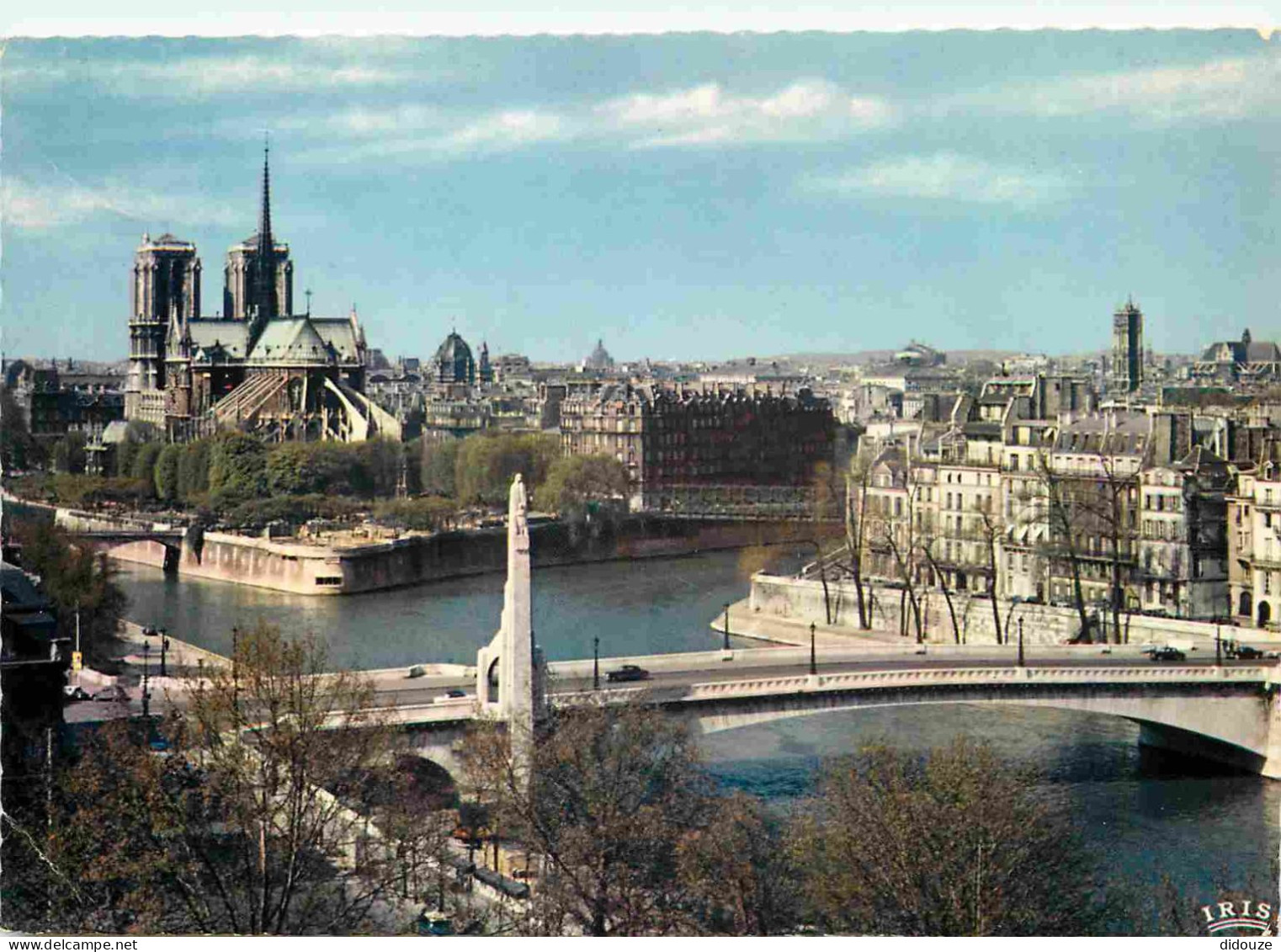 Carte Postale - 75 - Paris - La Seine et ses bords - Cathédrale Notre Dame - Statue de Sainte-Geneviève - Carte Dentelée