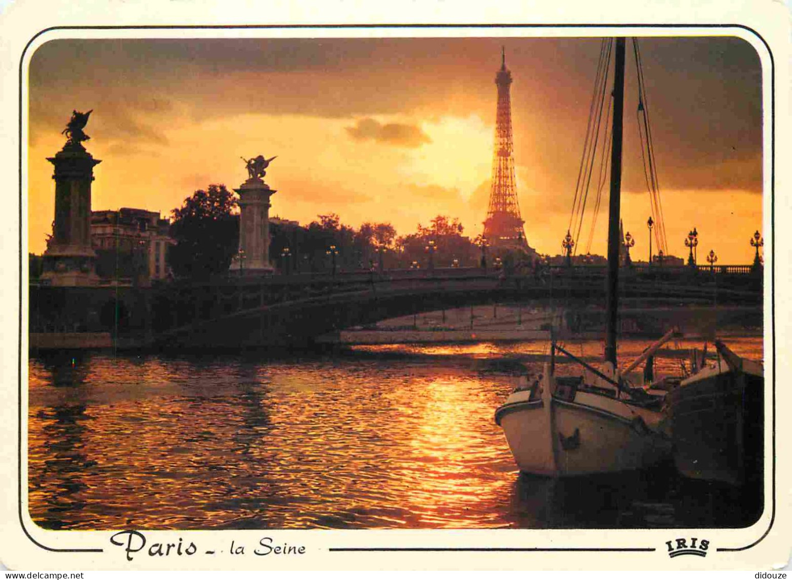 Carte Postale - 75 - Paris - La Seine et ses bords - Crépuscule sur la Seine et la Tour Eiffel - Coucher de Soleil - CPM