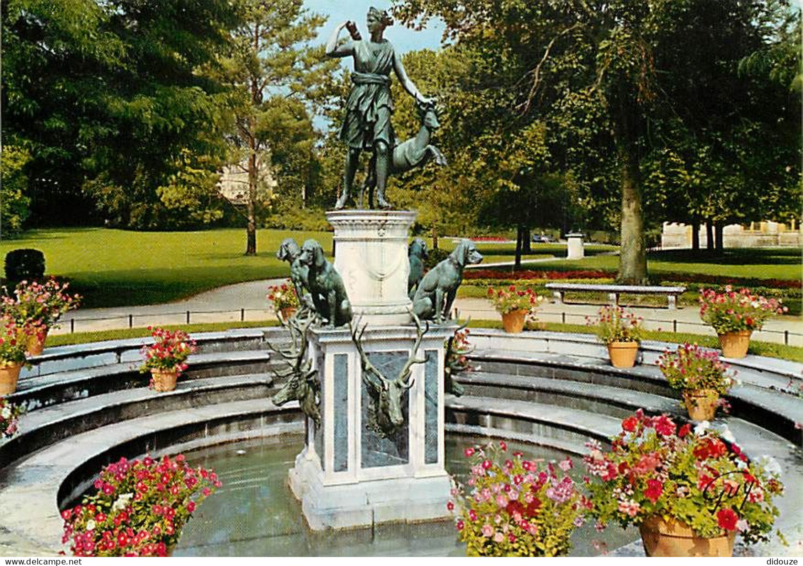 Carte Postale - 77 - Fontainebleau - Palais de Fontainebleau - La fontaine de Diane - Fleurs - Flamme Postale de Fontain