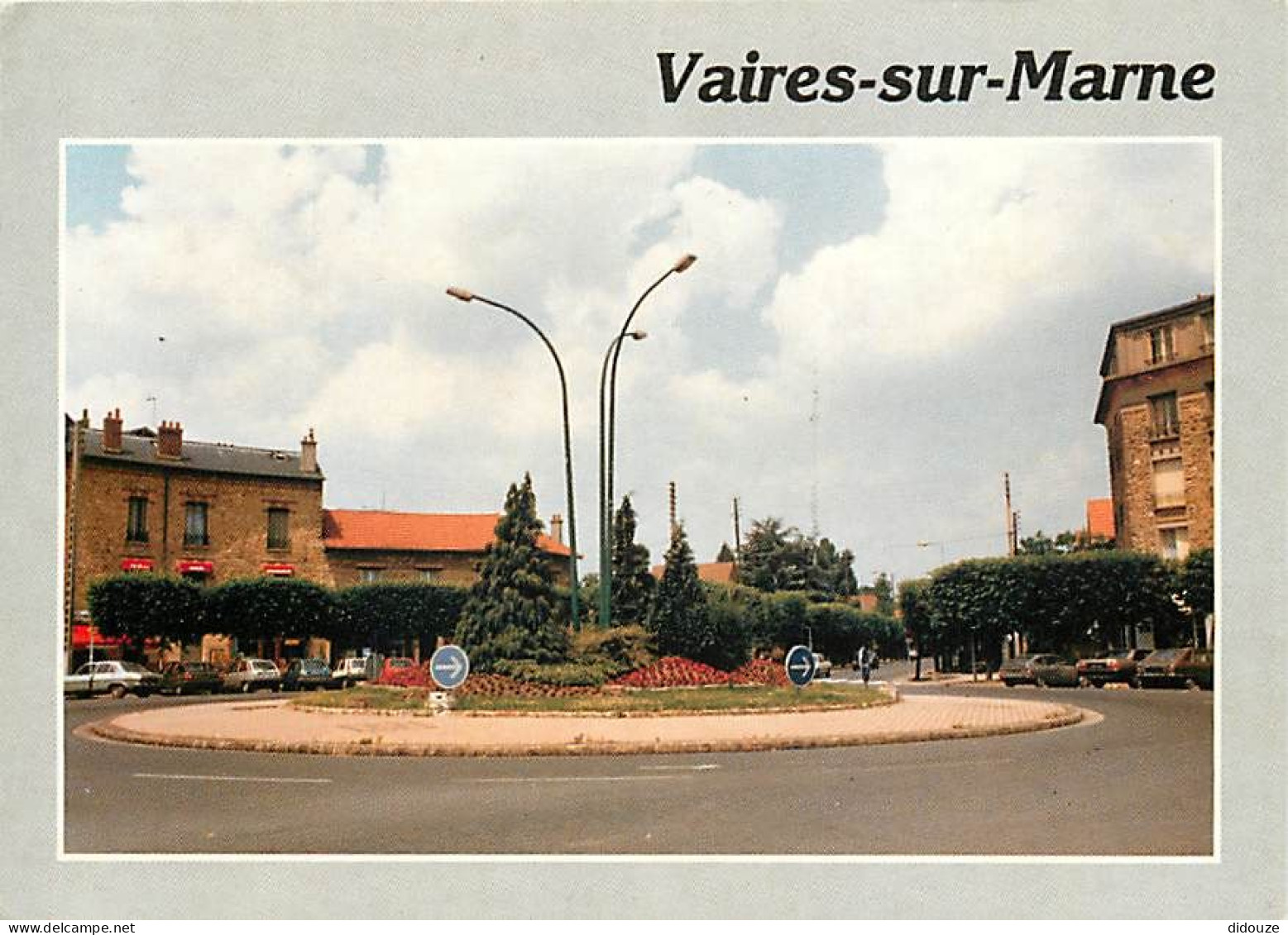 Carte Postale - 77 - Vaires sur Marne - Rond-point de la République - Automobiles - Fleurs - Flamme Postale de Vaires su