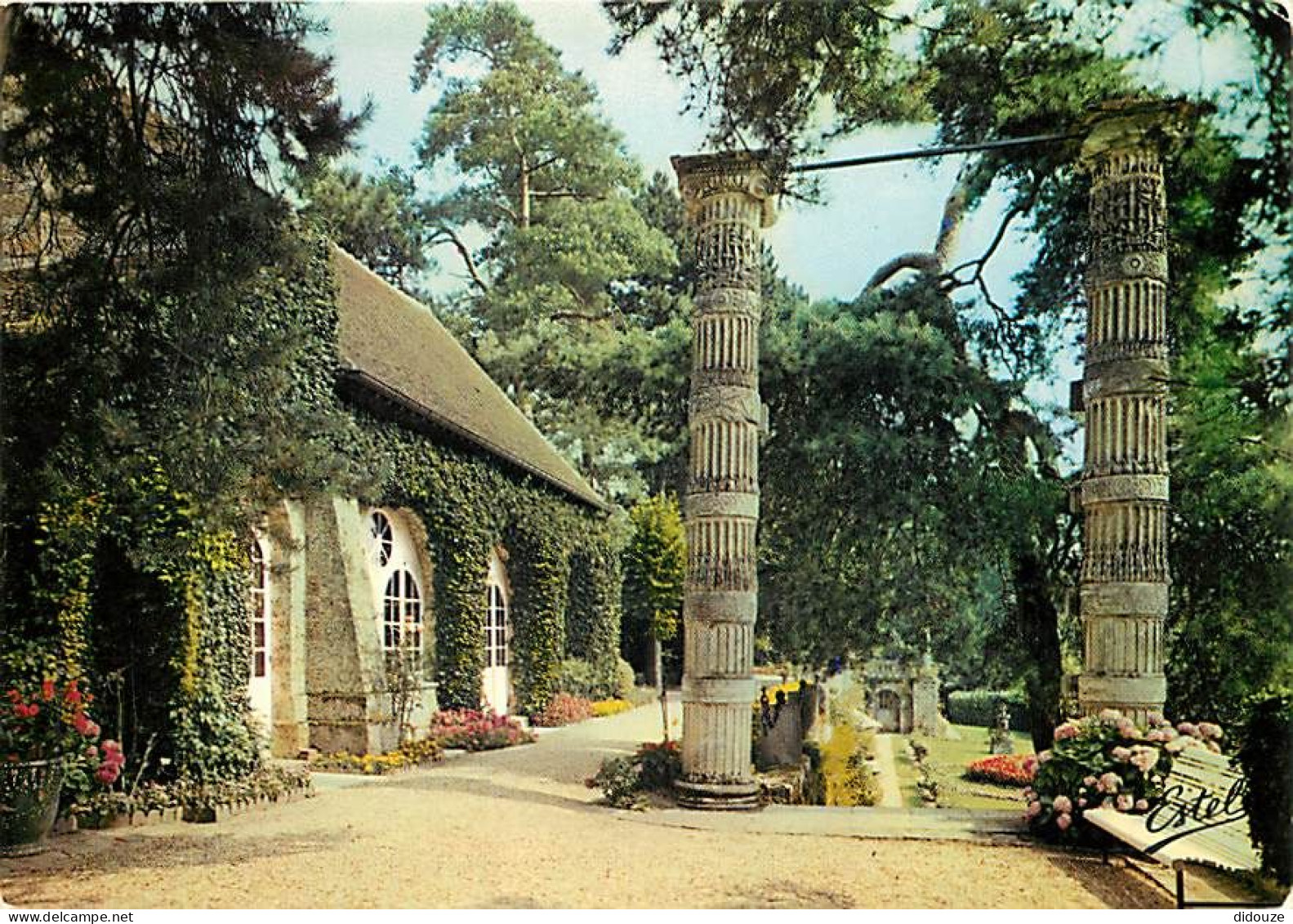 Carte Postale - 78 - Les Essarts le Roi - Le manoir des Gandines - colonnes en provenance des Tuileries - CPM - Carte Ne