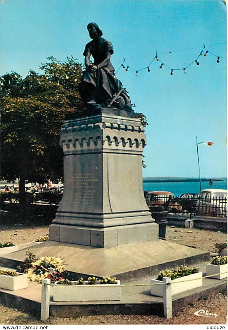 Carte Postale - 80 - Le Crotoy - Statue de Jeanne d'Arc  prisonnière au Crotoy - Automobiles - Flamme Postale de Le Crot