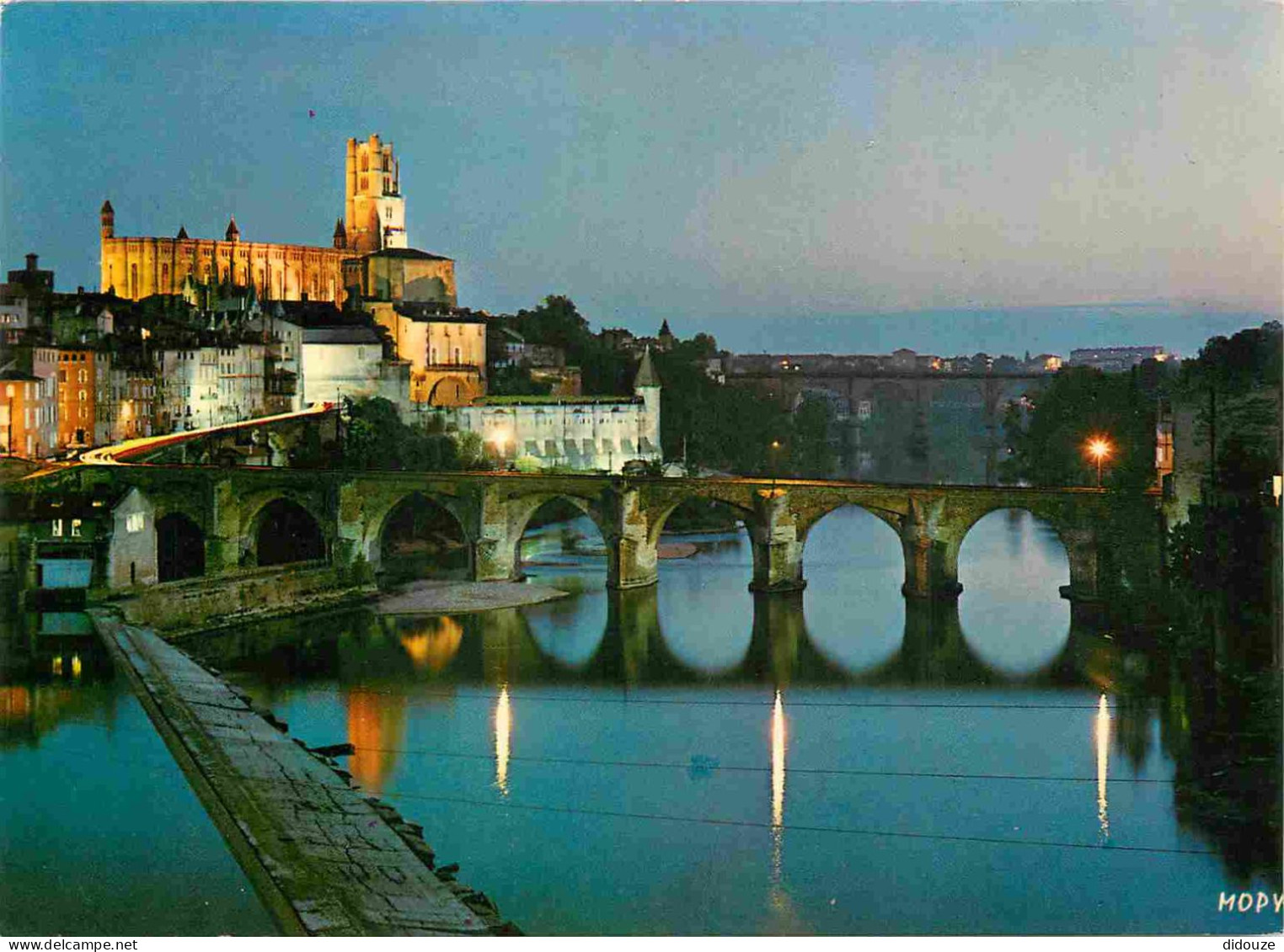 Carte Postale - 81 - Albi - Spectacle son et lumière Albi de pourpre vêtu - Basilique Sainte-Cécile - Pont vieux - Palai