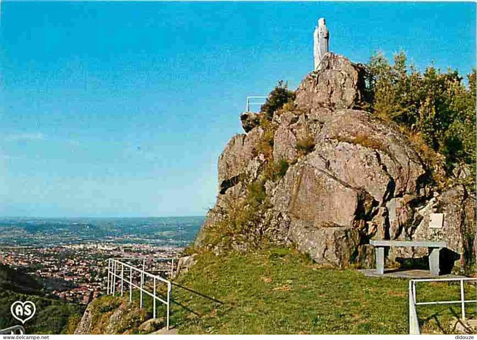 Carte Postale - 81 - Mazamet - Centre Mondial de Délainage - Rochers d'Hautpout dominant Mazamet - CPM - Voir Scans Rect