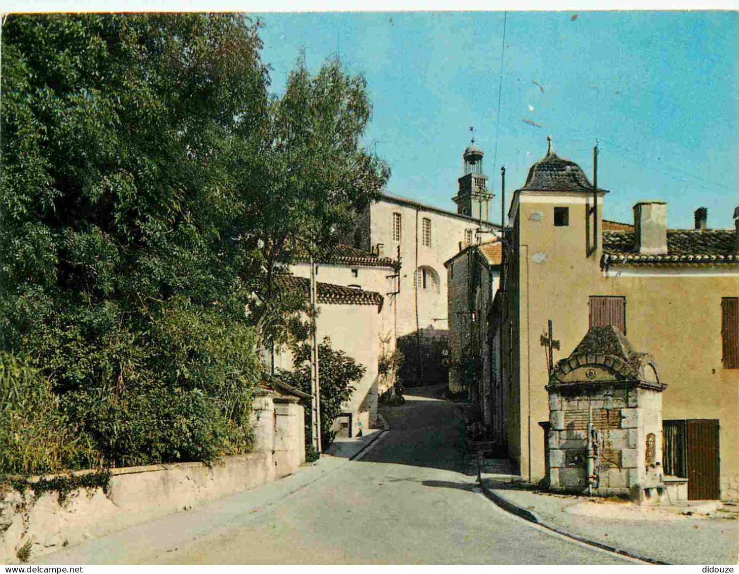 Carte Postale - 82 - Montaigu de Quercy - Un aspect du village - Place de la Fontaine - CPM - Voir Scans Recto-Verso - P
