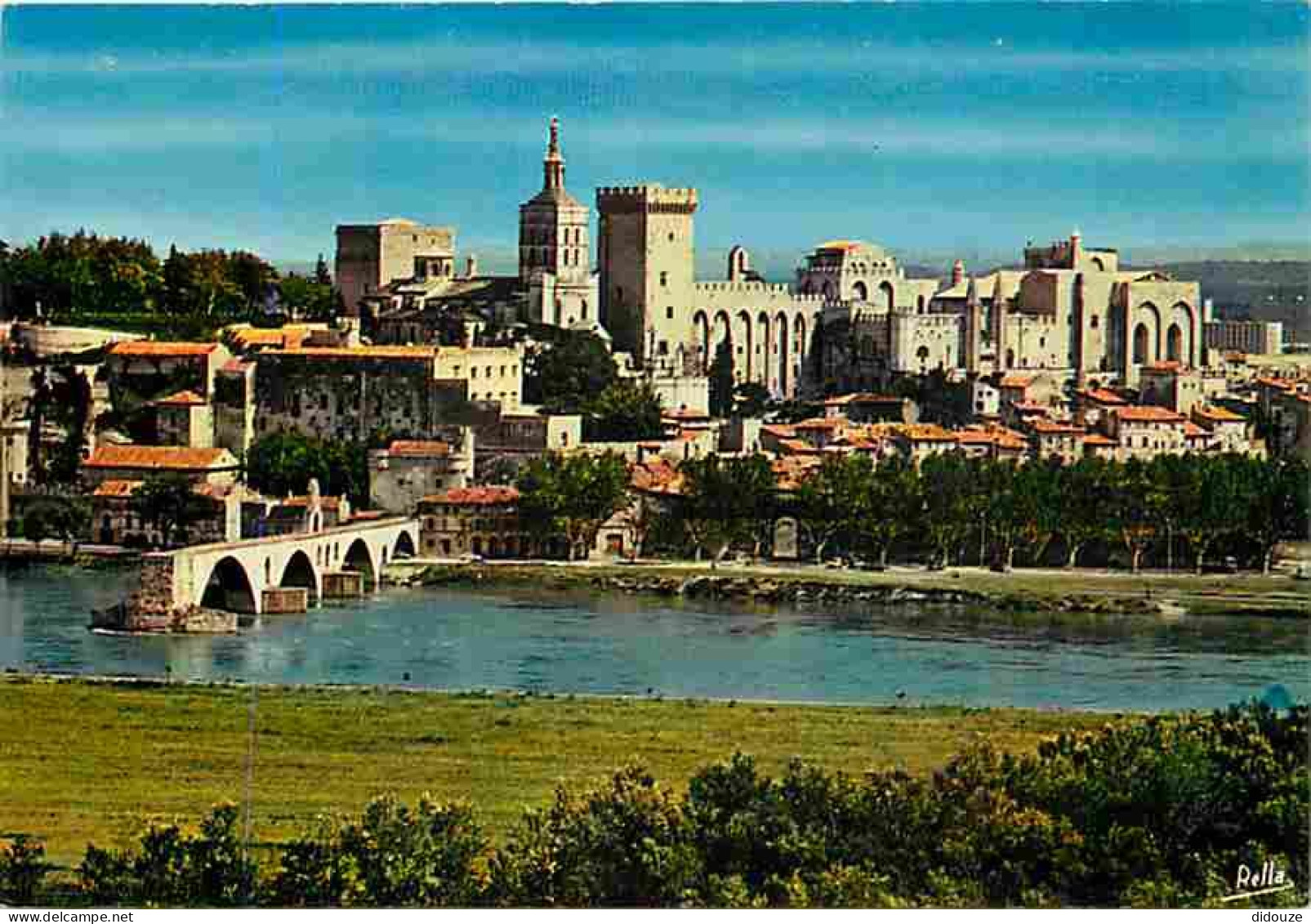 Carte Postale - 84 - Avignon - Le Rhone - Le Pont Saint Bénézet - Le Palais des Papes ) vus de la tour Philippe le Bel -