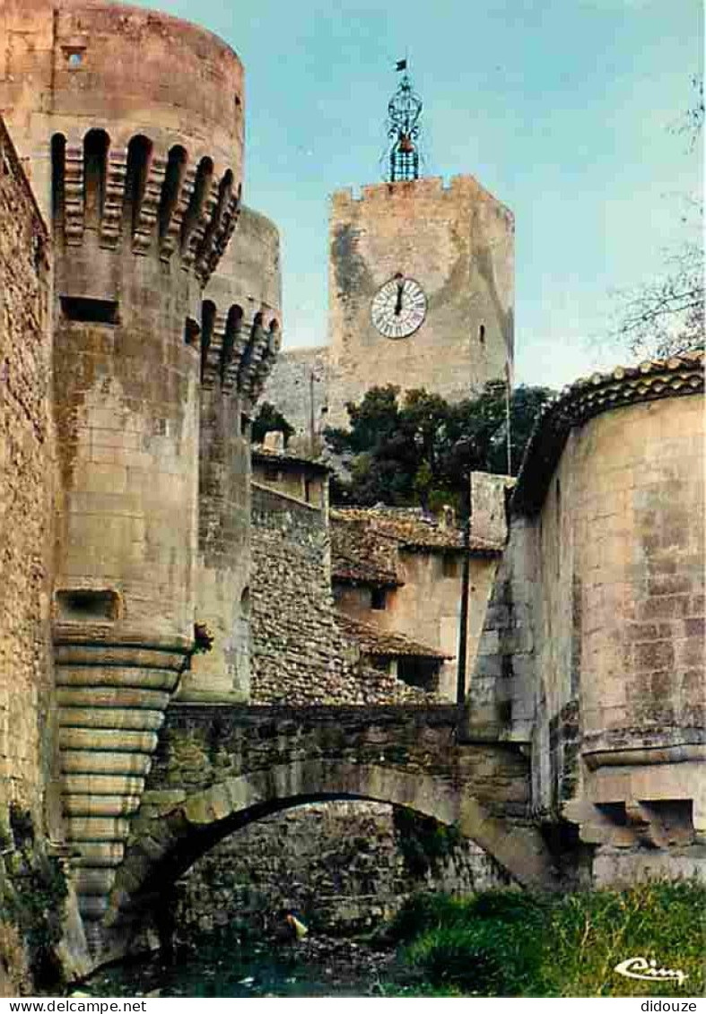 Carte Postale - 84 - Pernes les Fontaines - Vieille porte - Les remparts et la tour de l'horloge - CPM - Voir Scans Rect