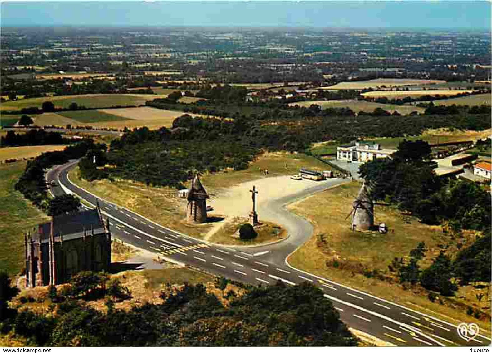 Carte Postale - 85 - Les Herbiers - Les Mont des Alouettes aux environs des Herbiers - Moulins - CPM - Voir Scans Recto-