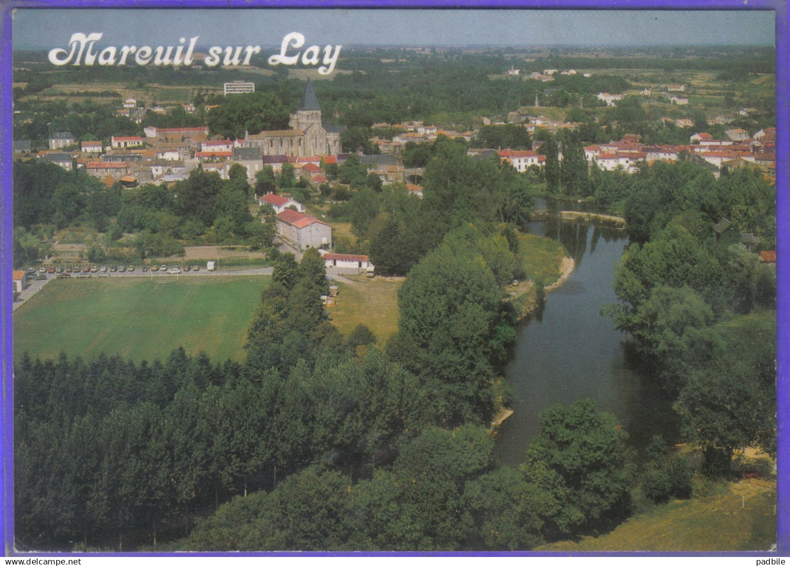 carte postale 85. Mareuil-sur-Lay-Dissais   terrain de football  vue d'avion   très beau plan