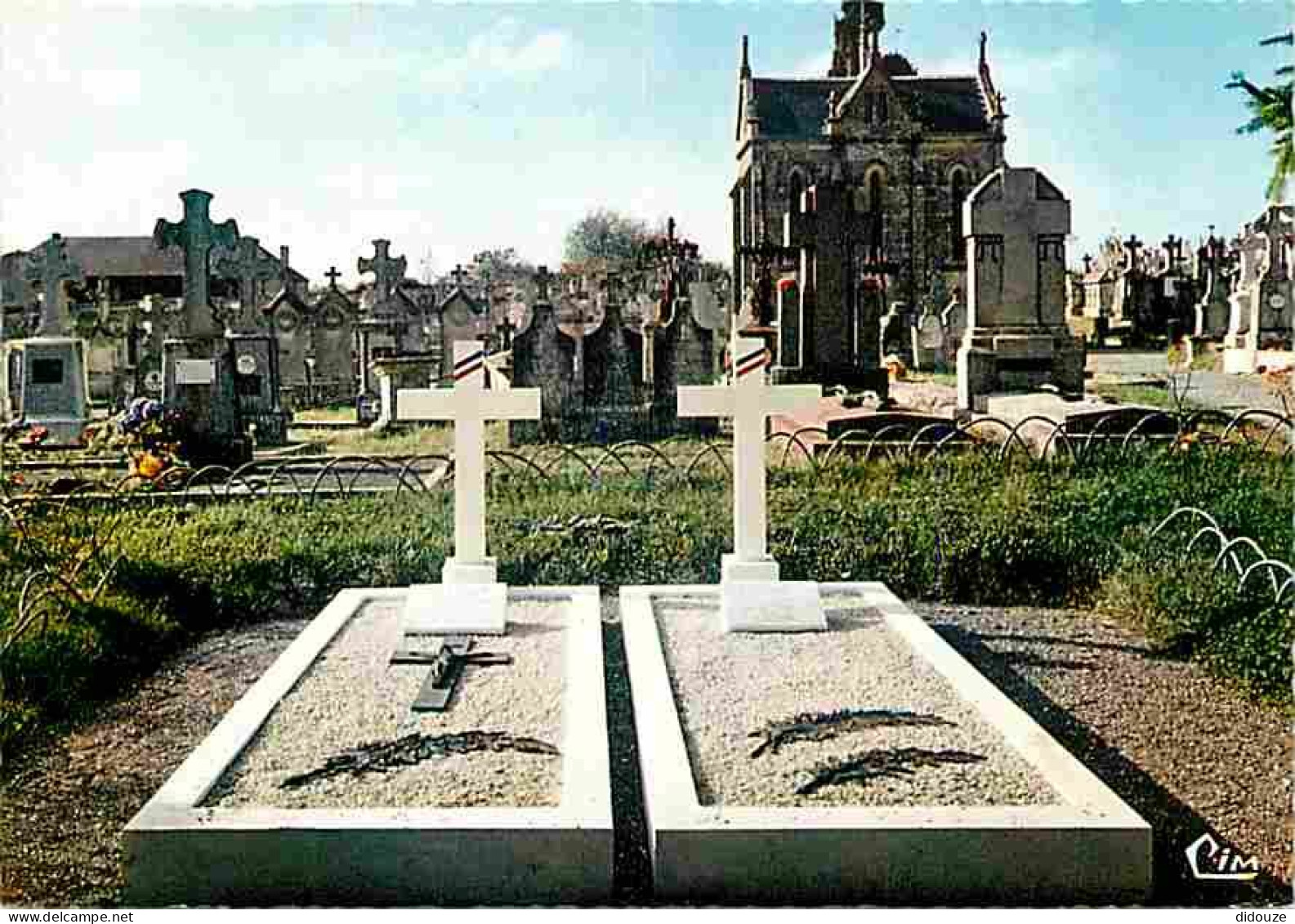 Carte Postale - 85 - Mouilleron en Pareds - Le Cimetière - Les Tombes du Maréchal De Lattre de Tassigny et de son Fils -