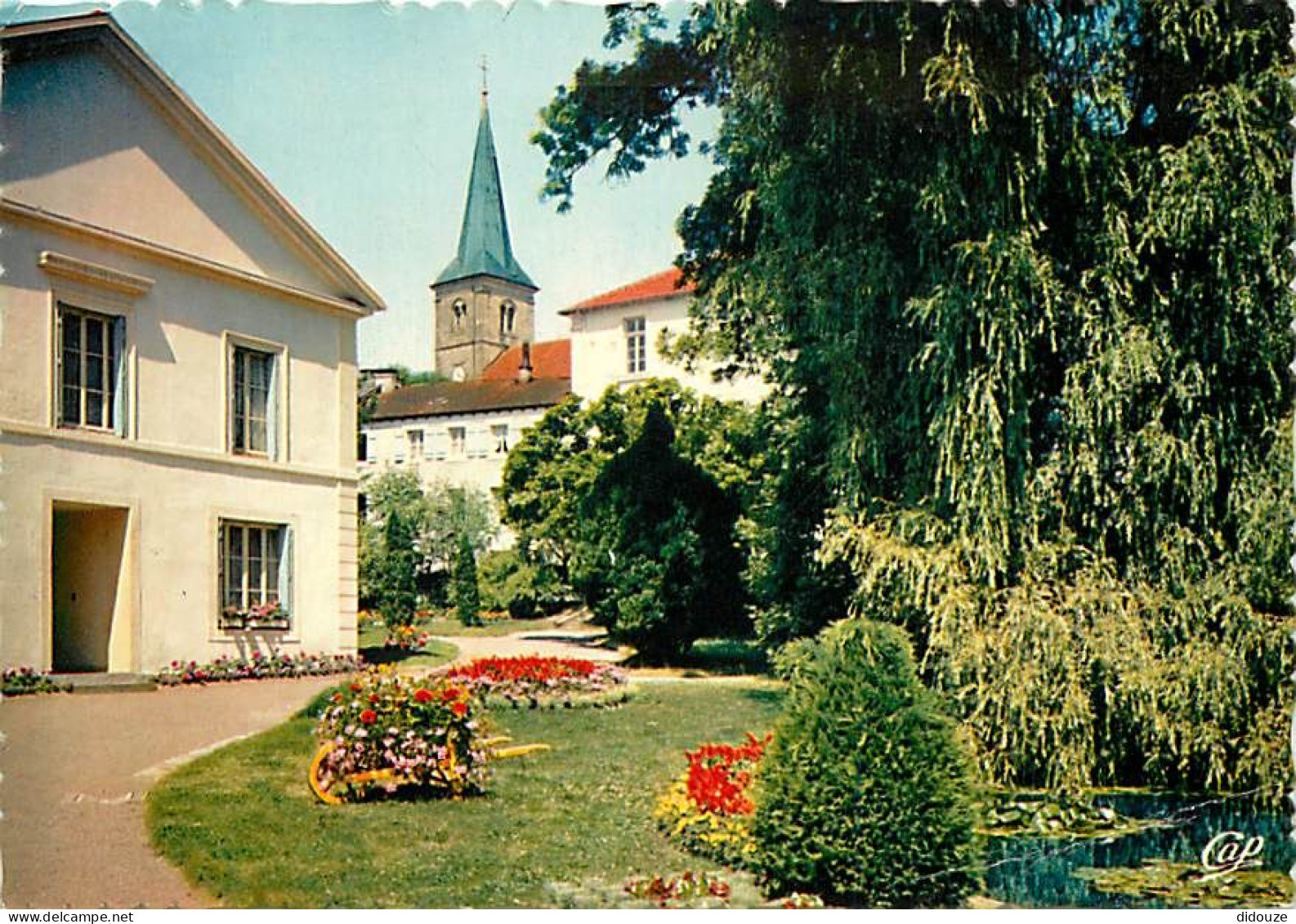 Carte Postale - 88 - Bains les Bains - Le Parc et l'Eglise - Flamme Postale de Bains les Bains - Etat léger pli visible