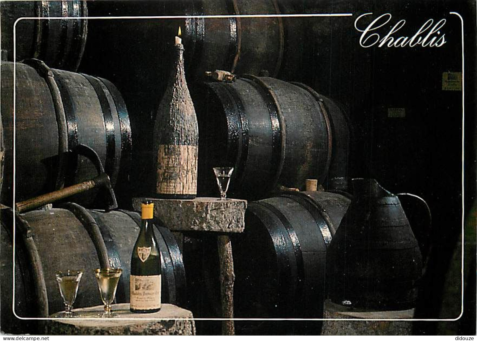 Carte Postale - 89 - Chablis - Une cave - Bouteilles de vin - Flamme Postale de Chablis - CPM - Voir Scans Recto-Verso -