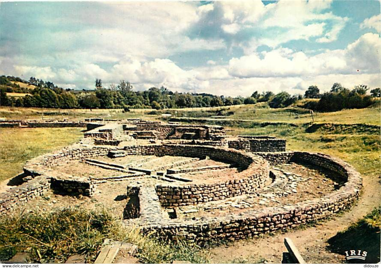 Carte Postale - 89 - Saint Père sous Vézelay - Fouilles des Fontaines salées - Les Bains des Hommes  Vestiaire des homme