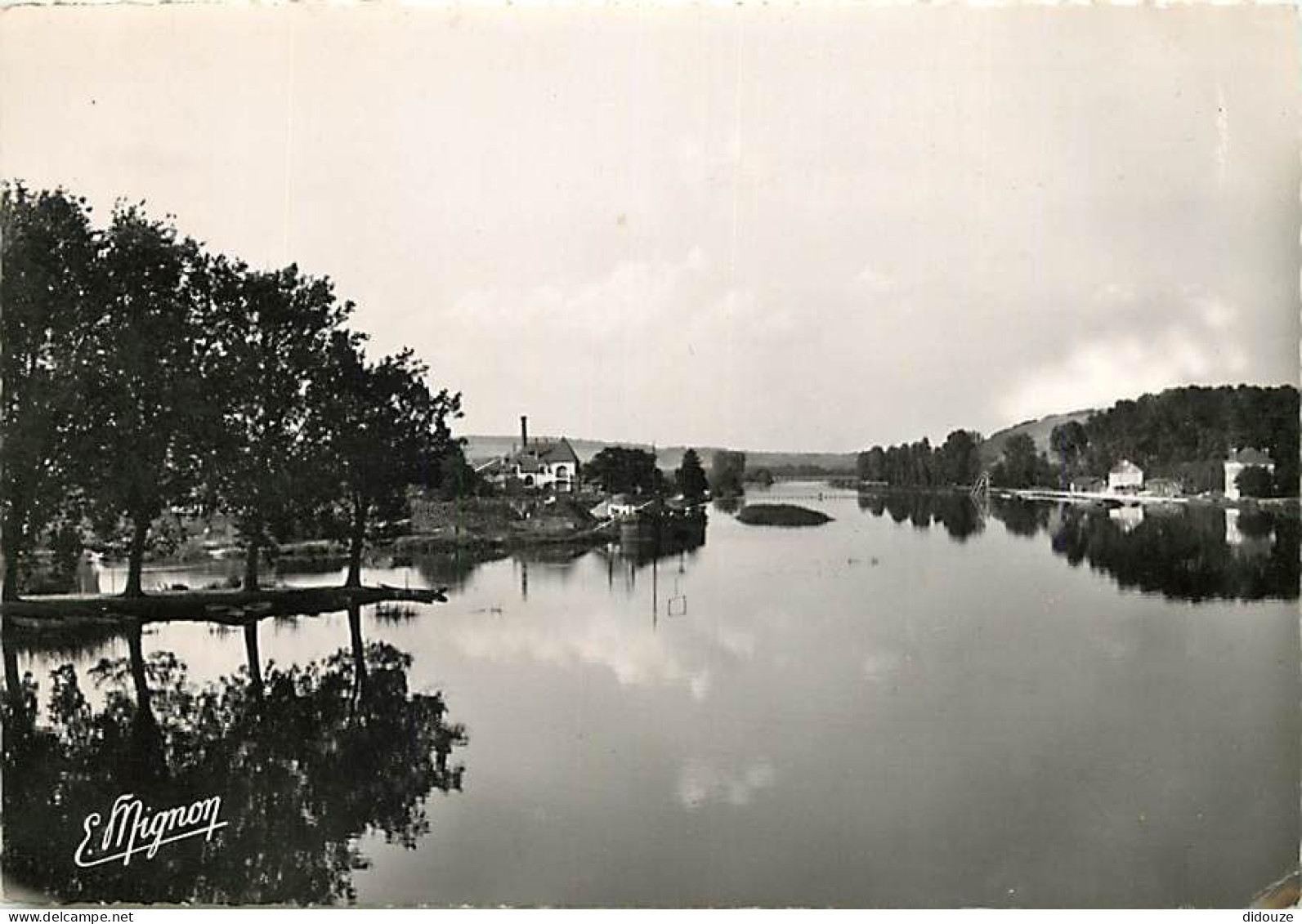 Carte Postale - 89 - Villeneuve sur Yonne - Les bords de l'Yonne - CPSM grand format - Flamme Postale de Villeneuve sur