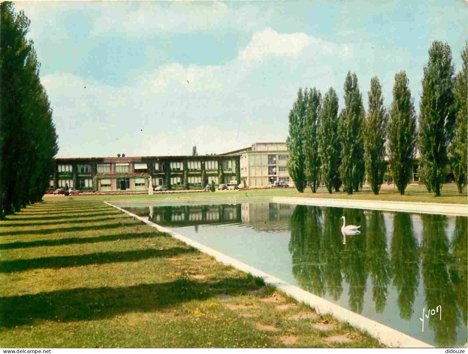 Carte Postale - 91 - Saclay - C E N de Saclay - 7 Réacteurs Atomiques 5 Grands Accélérateurs Le Bâtiment Direction -  -