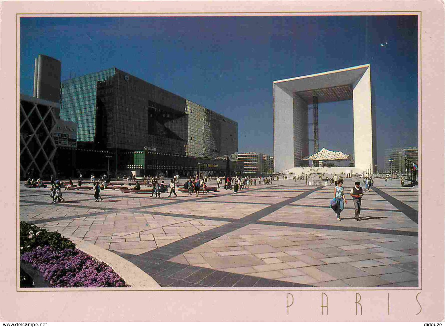 Carte Postale - 92 - La Défense - L'esplanade de la défense et les quatre-temps et la grande arche - CPM - Voir Scans Re