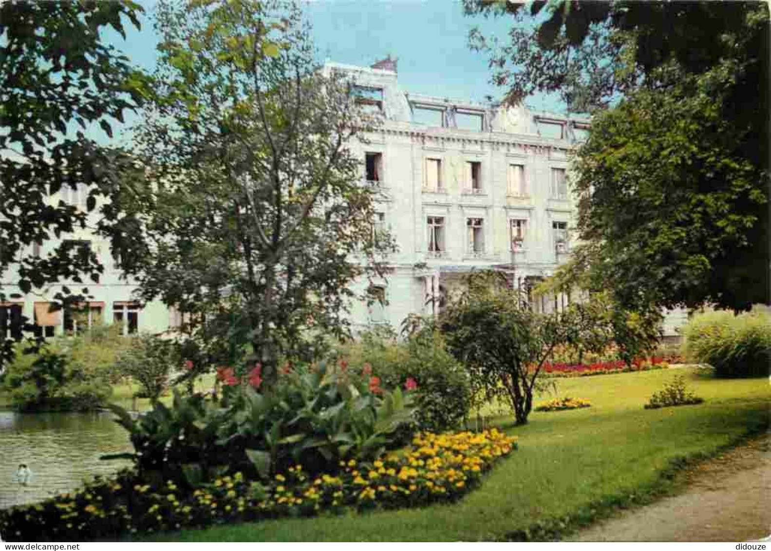 Carte Postale - 94 - Valenton - Château des Charmilles - Le mille pattes - Vue du Château des Charmilles prise du Parc -