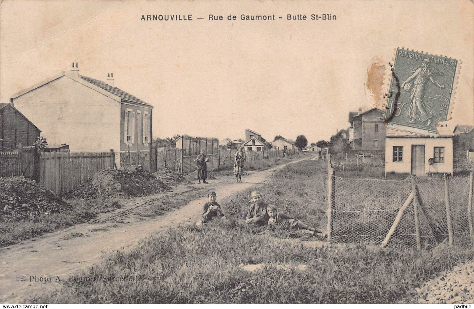 Carte postale 95. Arnouville les Gonesses  rue de Gaumont  Butte St-Blin très beau plan