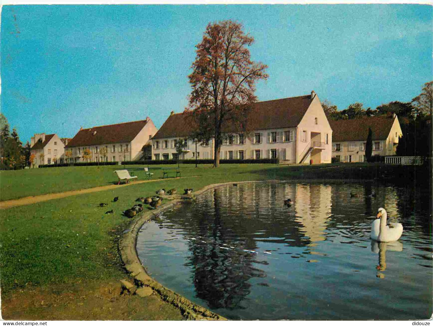 Carte Postale - 95 - Ennery - Domaine d'Ennery - Résidence Romain Lavielle - Les pavillons vus du lac - CPM - Etat frois