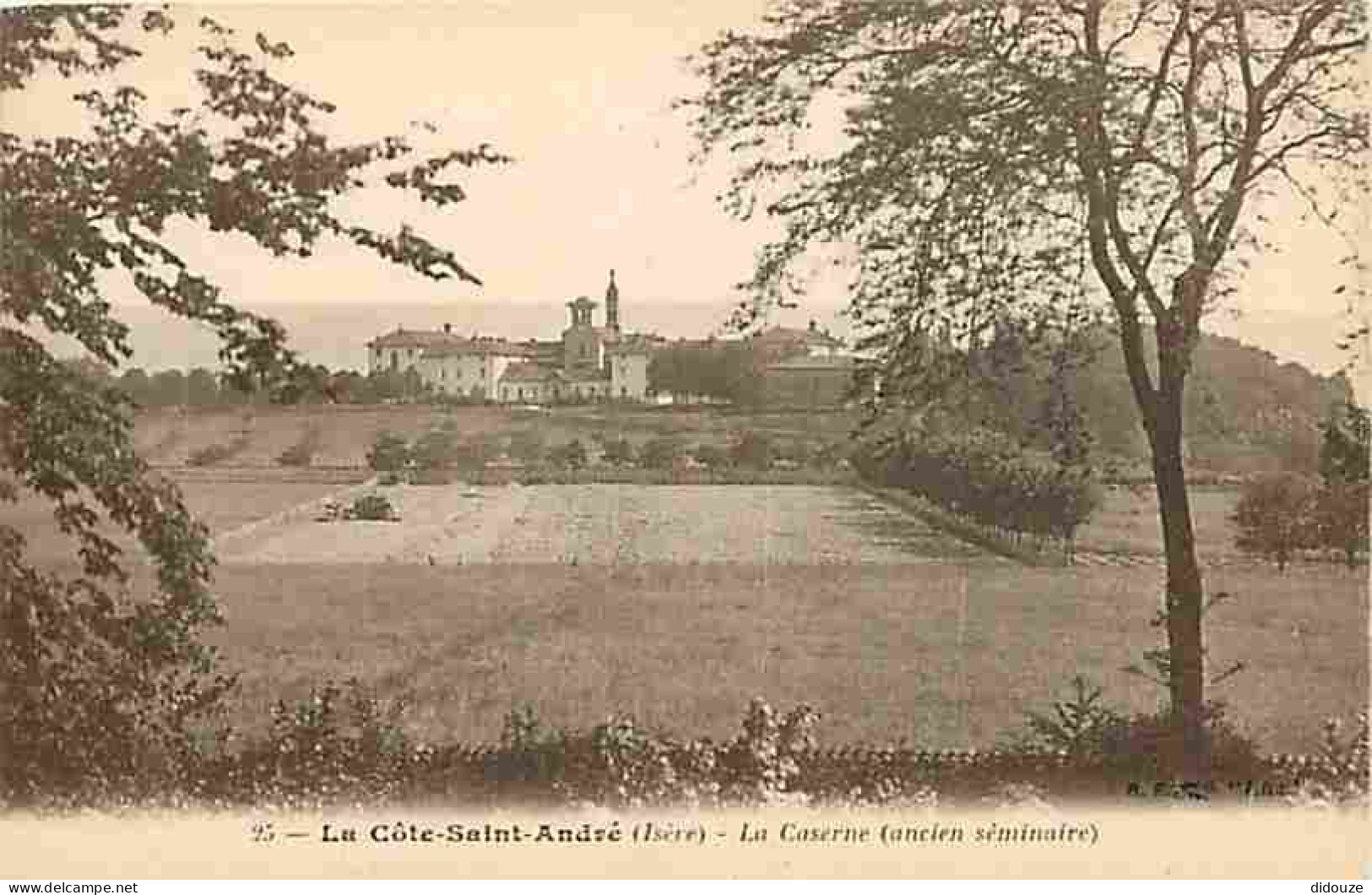Carte Postale Ancienne - 38 - La Cote Saint André - La Caserne (ancien séminaire) - Carte Neuve - CPA - Voir Scans Recto