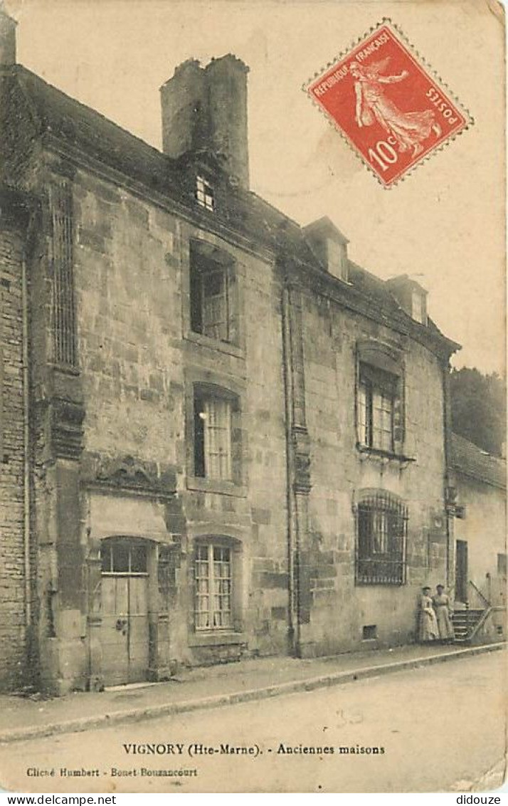 Carte Postale Ancienne - 52 - Vignory - Anciennes maisons - Animée - Oblitération ronde de 1915 - Etat léger pli visible