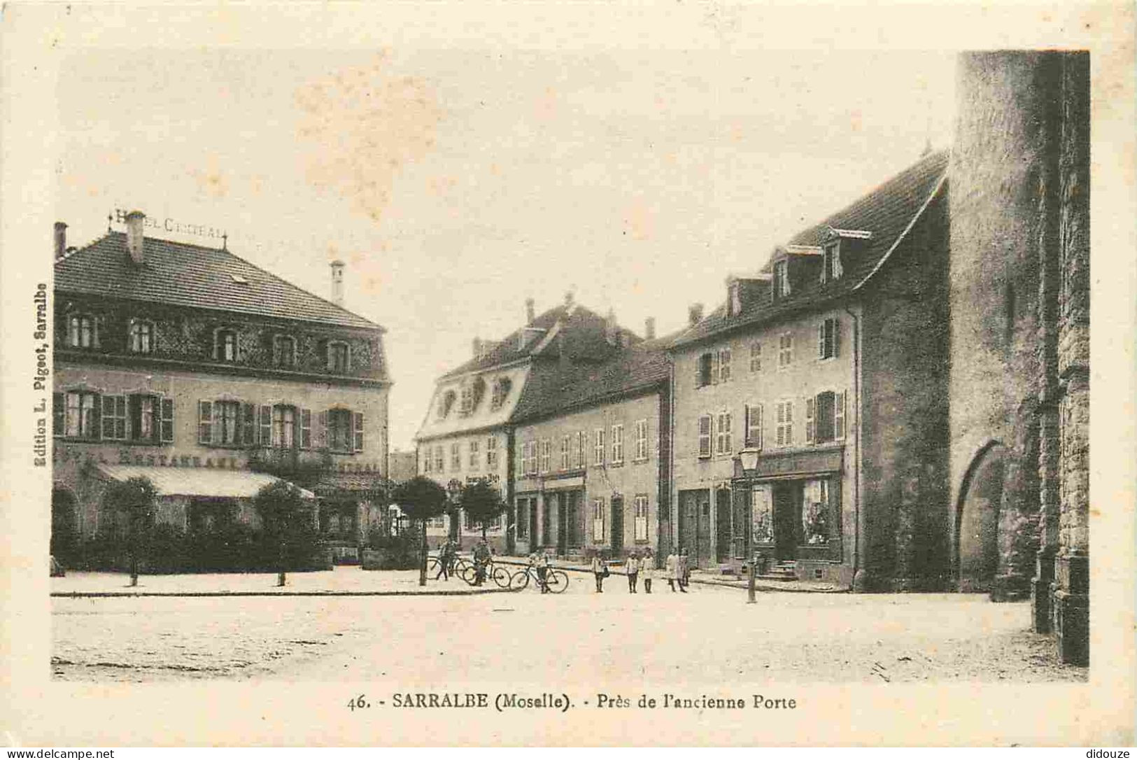 Carte Postale Ancienne - 57 - Sarralbe - Près de l'ancienne porte - Animée - CPA - Voir Scans Recto-Verso