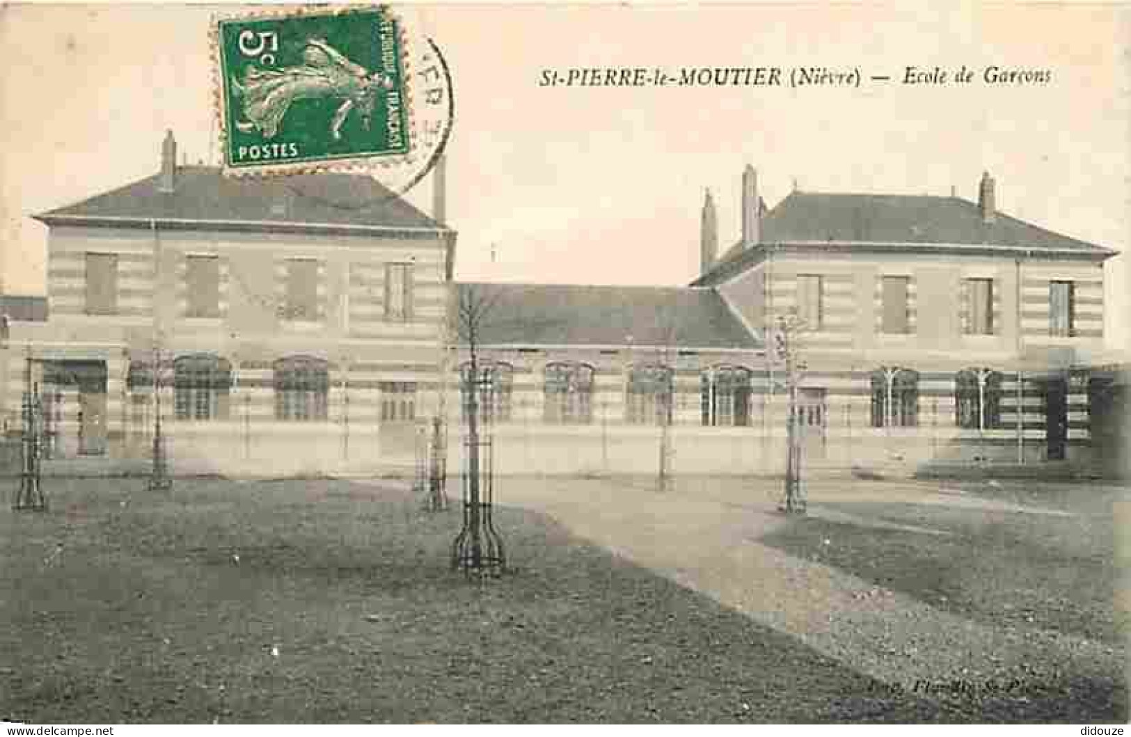 Carte Postale Ancienne - 58 - Saint Pierre le Moutier - Ecole des Garçons - CPA - Voir Scans Recto-Verso - Poscard - Car