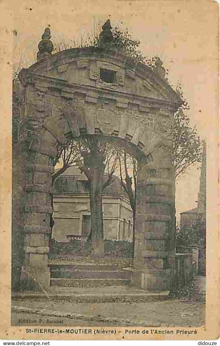 Carte Postale Ancienne - 58 - Saint Pierre le Moutier - Porte de l'Ancien Prieuré - Etat pli visible - CPA - Voir Scans