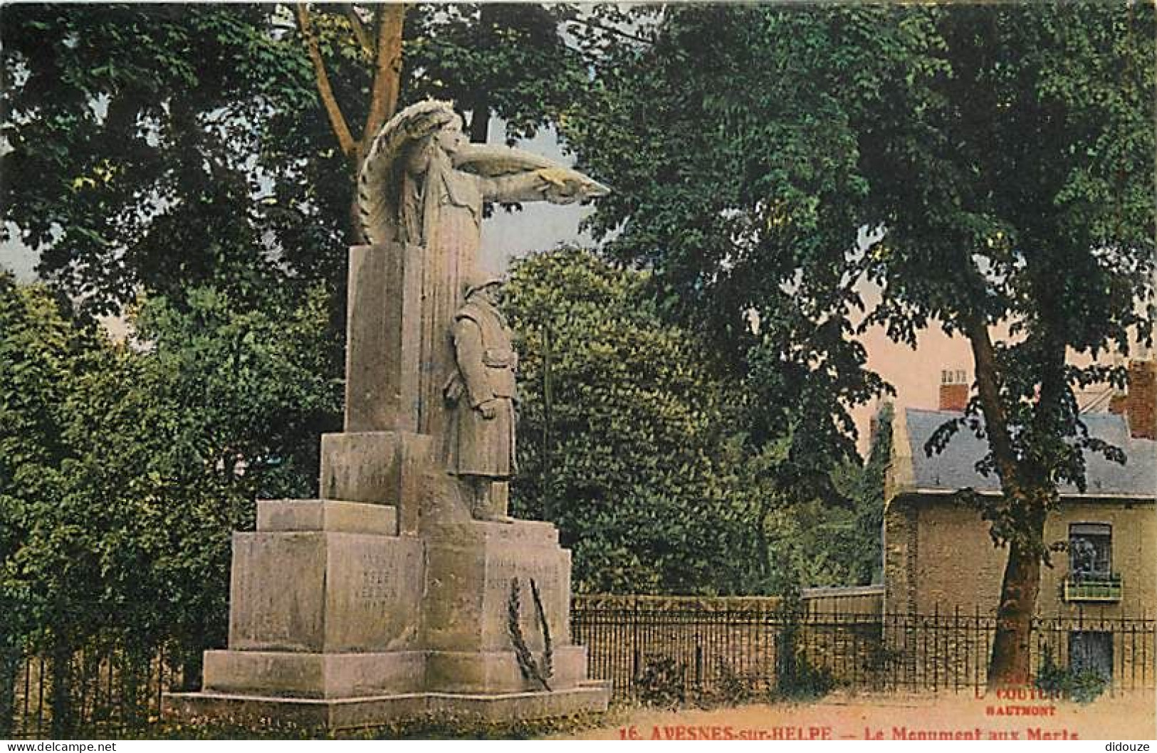 Carte Postale Ancienne - 59 - Avesnes sur Helpe - Le Monument aux Morts - Colorisée - Oblitération ronde de 1934 - CPA -