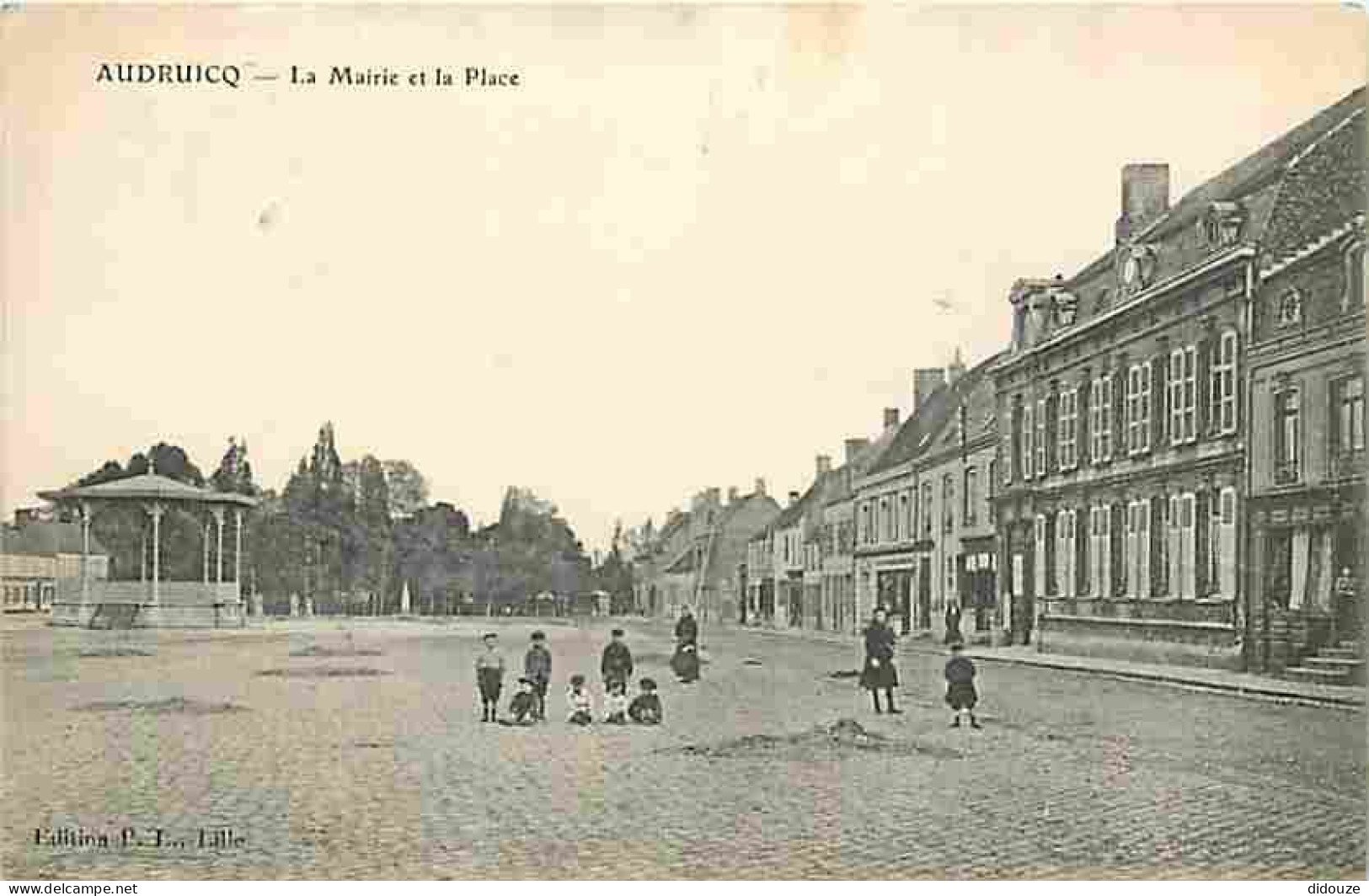 Carte Postale Ancienne - 62 - Audruicq - La Mairie et la Place - Animée - CPA - Voir Scans Recto-Verso - Poscard - Carta