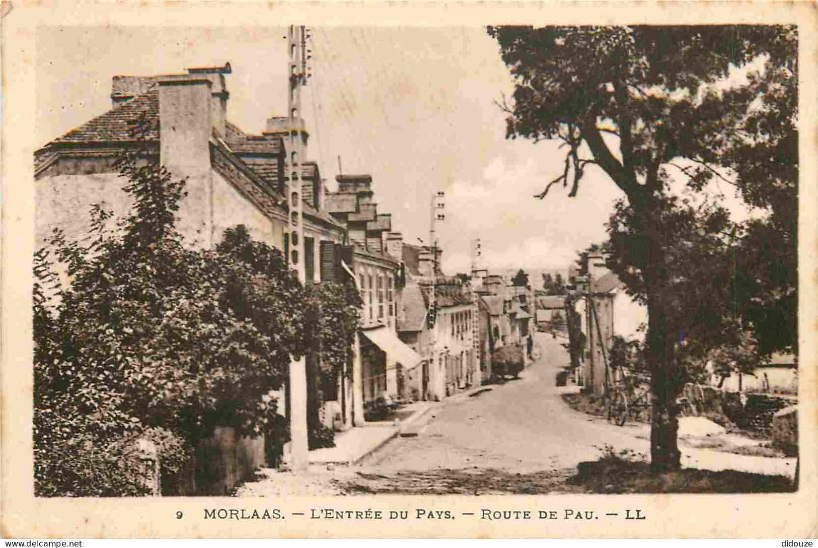 Carte Postale Ancienne - 64 - Morlaas - L entree du pays route de pau - CPA - Oblitération de 1932 - Voir Scans Recto-Ve