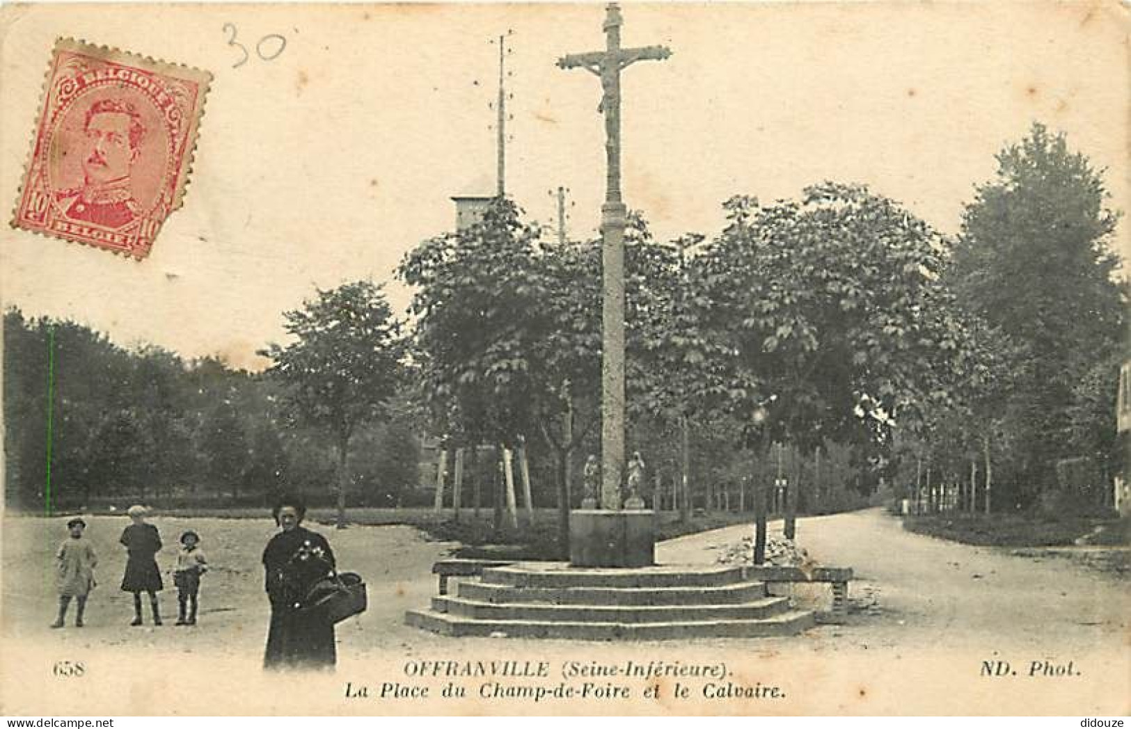 Carte Postale Ancienne - 76 - Offranville - La Place du Champ-de-Foire et le Calvaire - Animée - CPA - Voir Scans Recto-