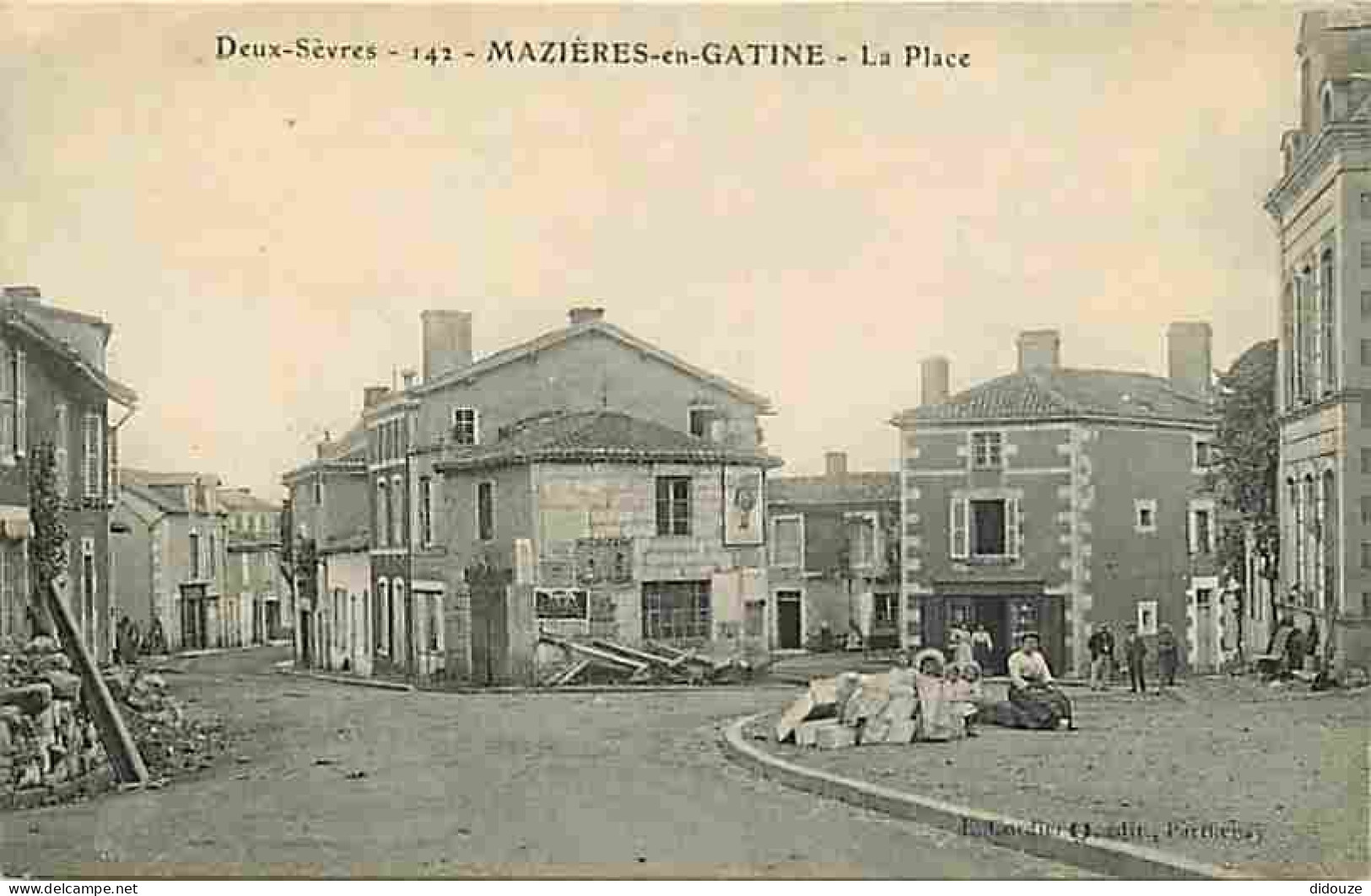 Carte Postale Ancienne - 79 - Mazières en Gatine - La Place - Animée - Correspondance - Voyagée en 1915 - CPA - Voir Sca