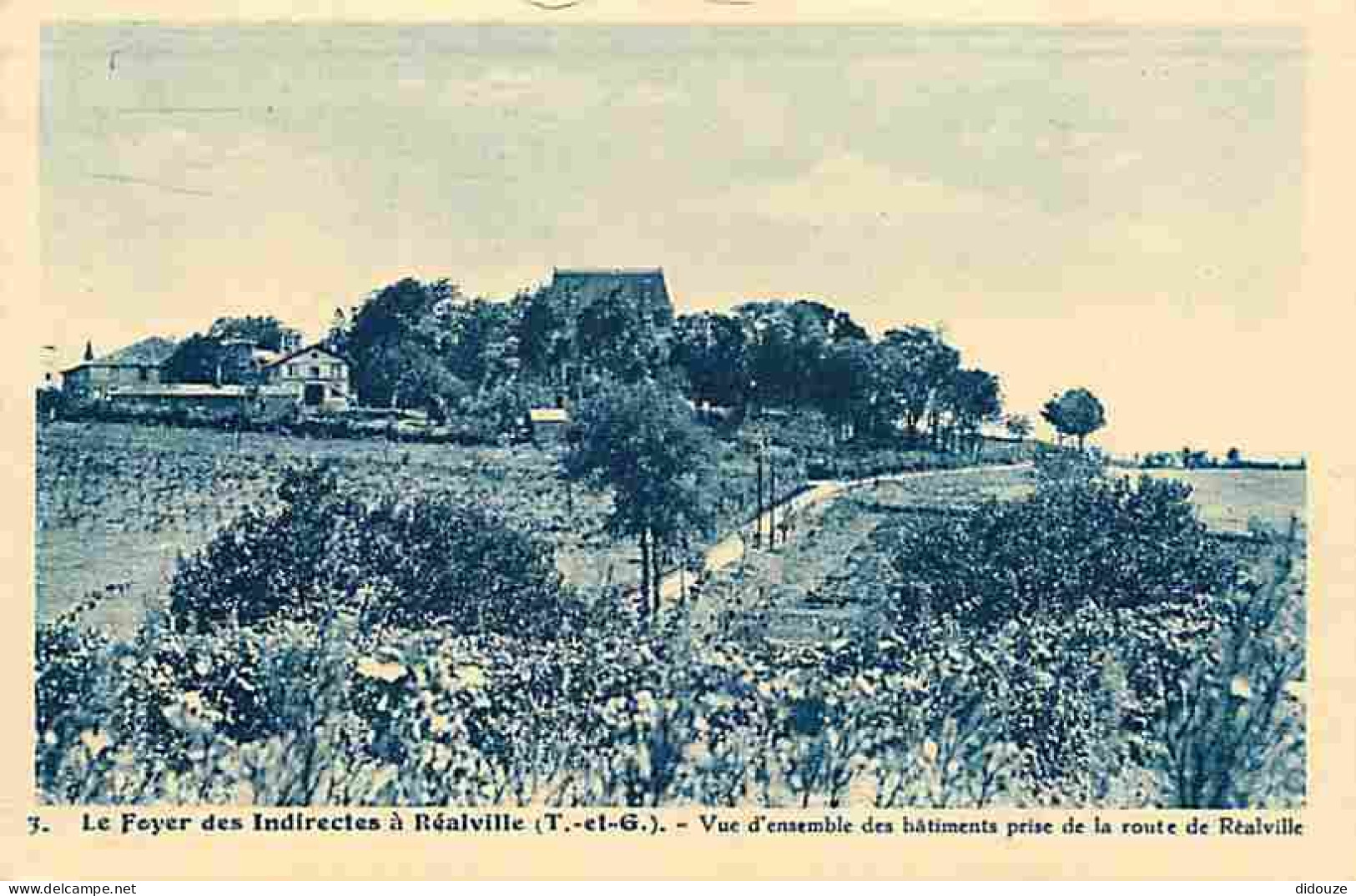 Carte Postale Ancienne - 82 - Réalville - Le Foyer des Indirectes - Vue d'ensemble des bâtiments prise de la route de Ré