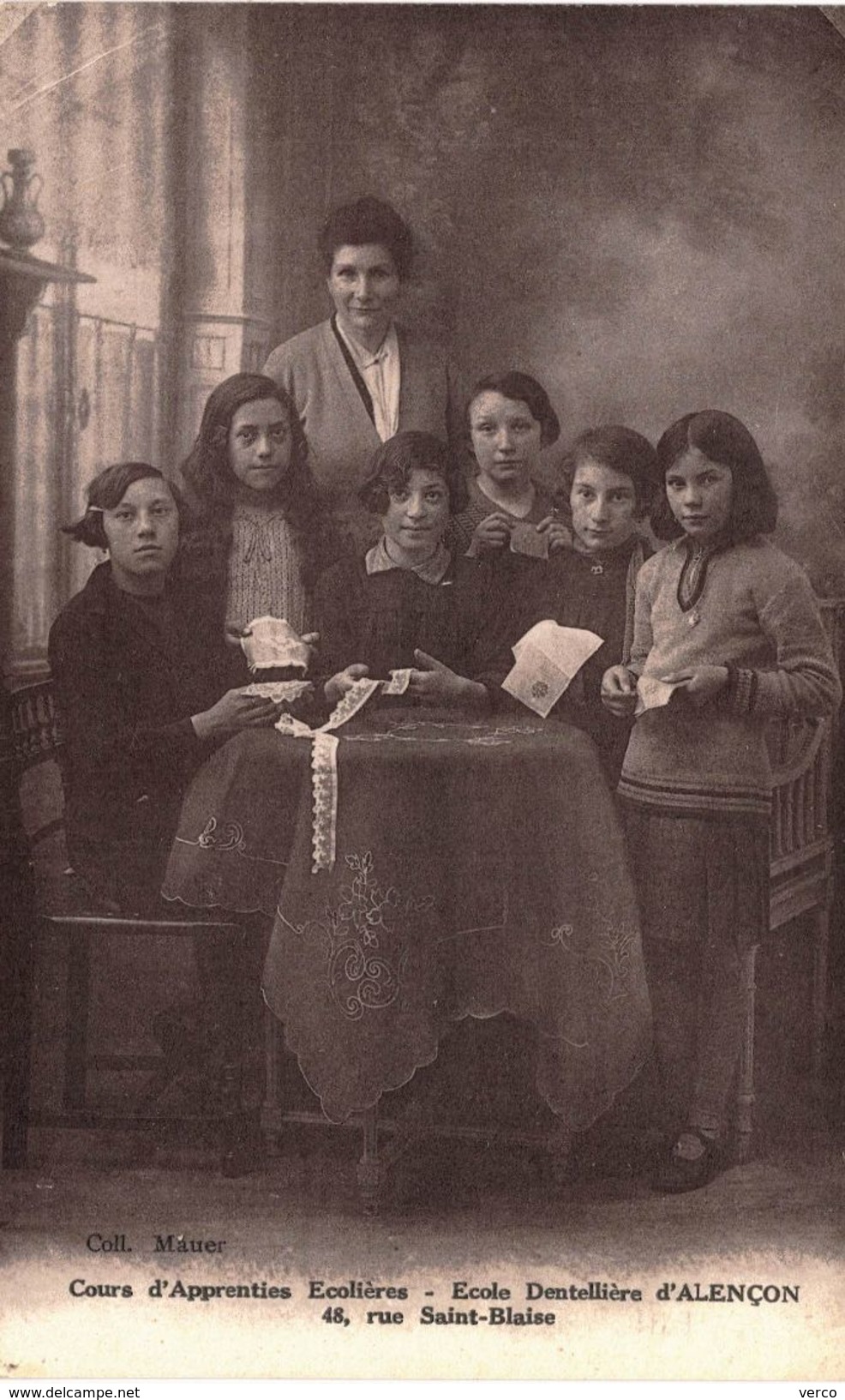 Carte postale ancienne de ALENCON (Dentelières)