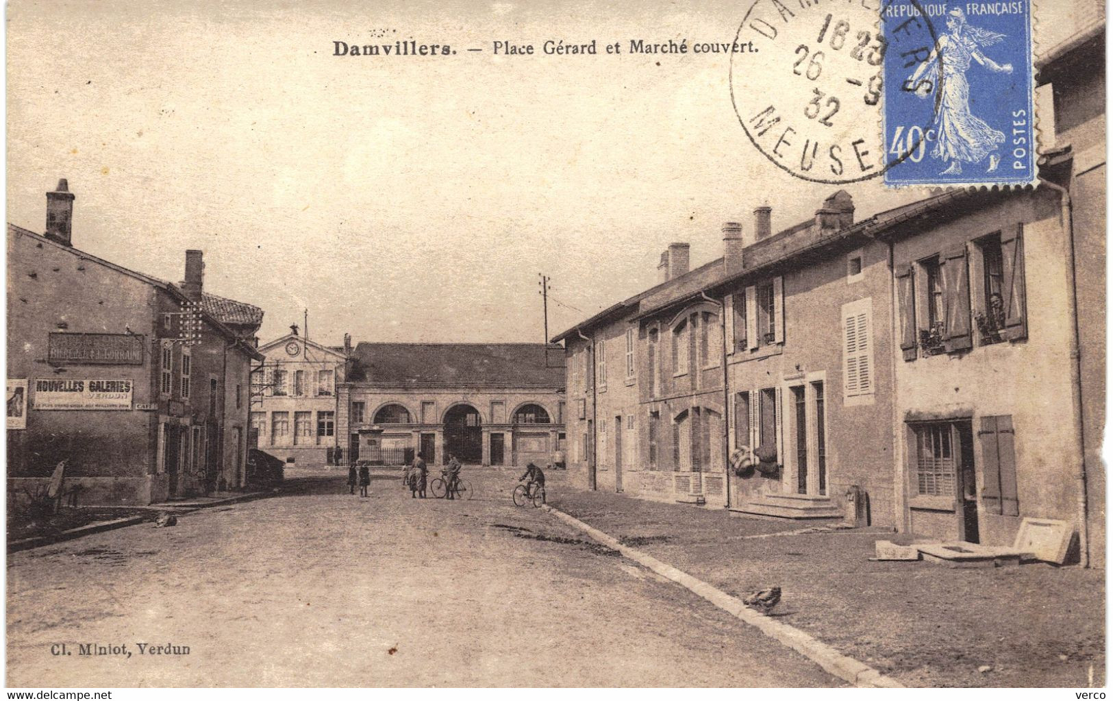 Carte POSTALE Ancienne de DAMVILLERS - Place Gérard & Marché Couvert