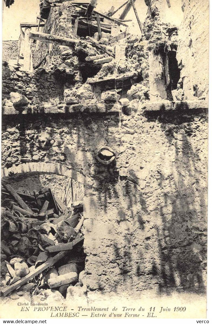 Carte POSTALE  Ancienne  de  LAMBESC - Entrée d'une ferme après le tremblement de terre du 11 Juin 1909
