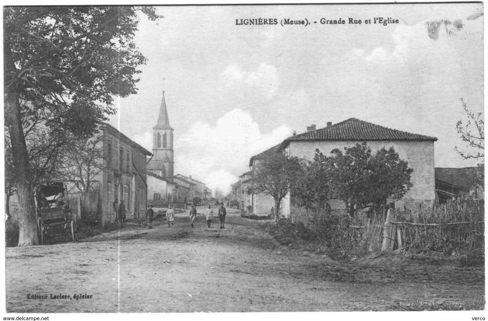Carte Postale Ancienne de LIGNIERES-Grande Rue et l'église