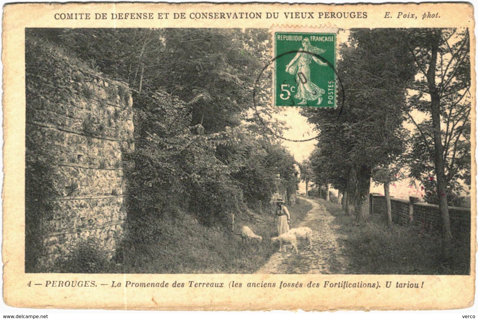 Carte Postale Ancienne de PEROUGES-la promenade des terreaux