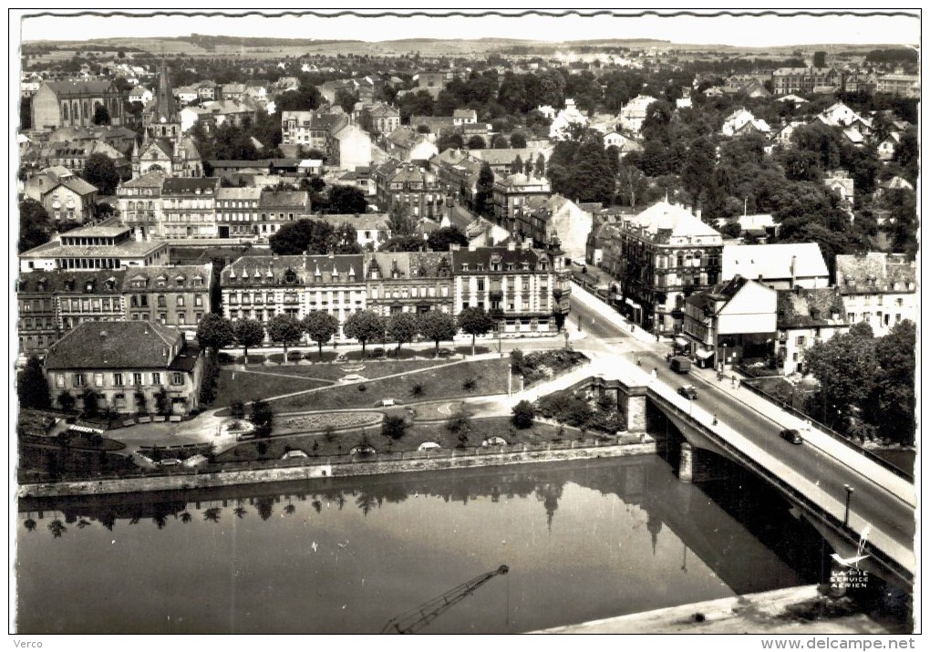 Carte Postale Ancienne de SARREGUEMINES-le Pont sur la Sarre