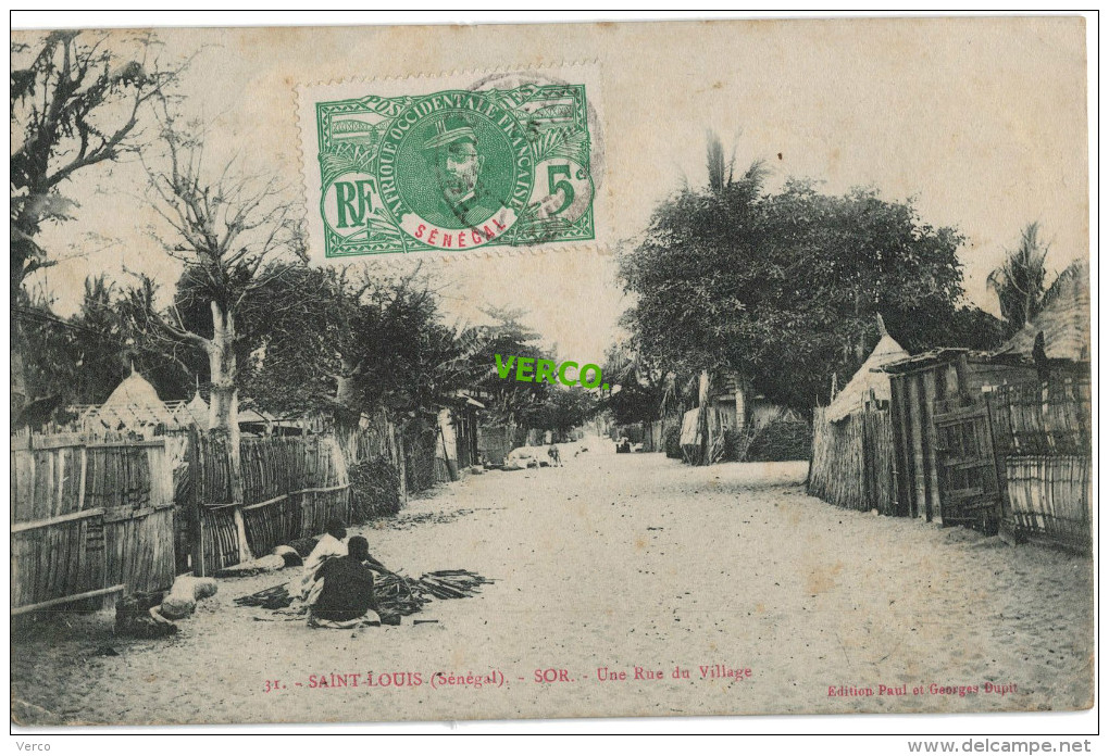 Carte Postale Ancienne de SENEGAL – SAINT-LOUIS – UNE RUE DU VILLAGE