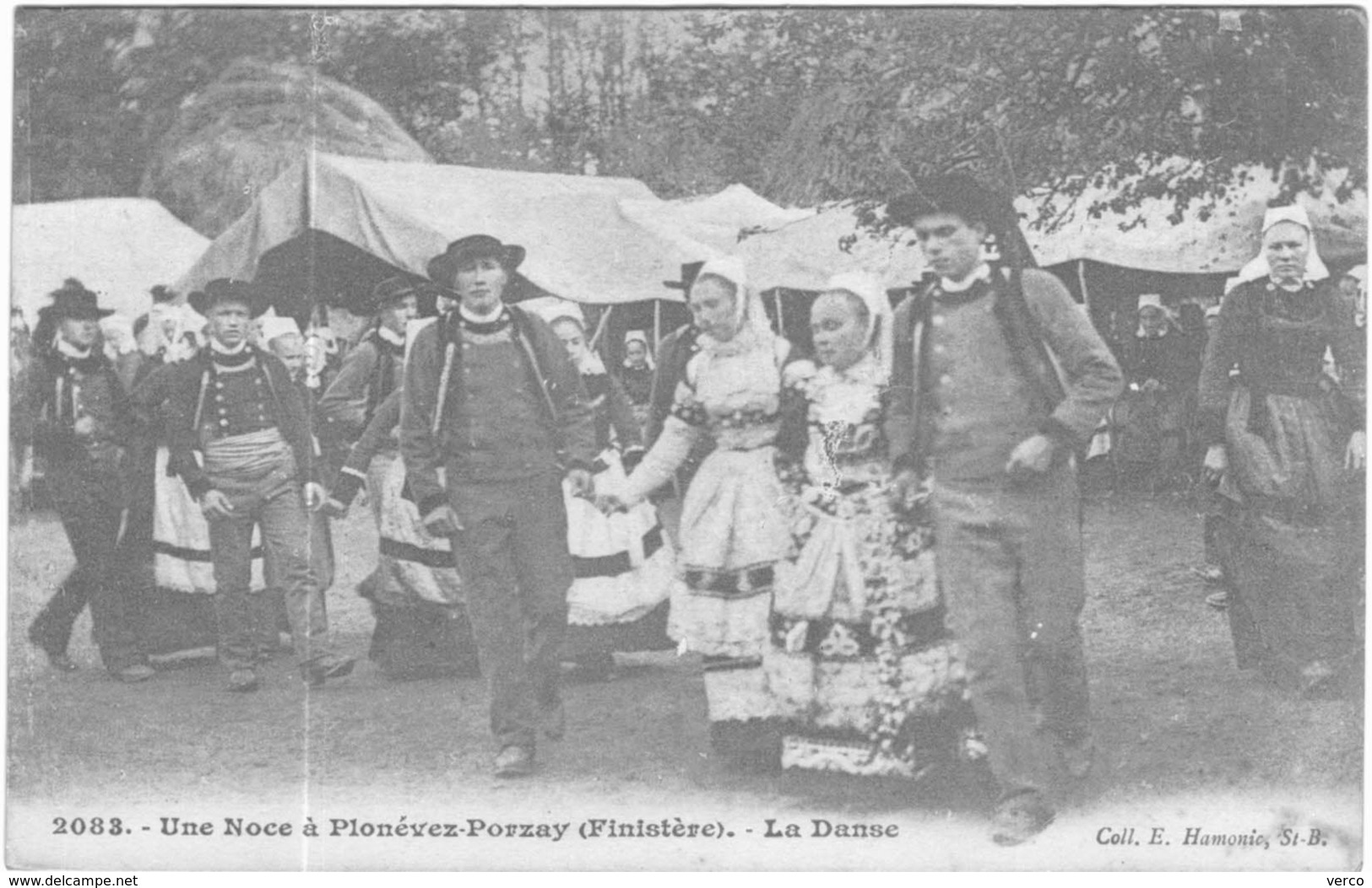 Carte Postale Ancienne de Une noce à PLONEVEZ PORZAY-La Danse