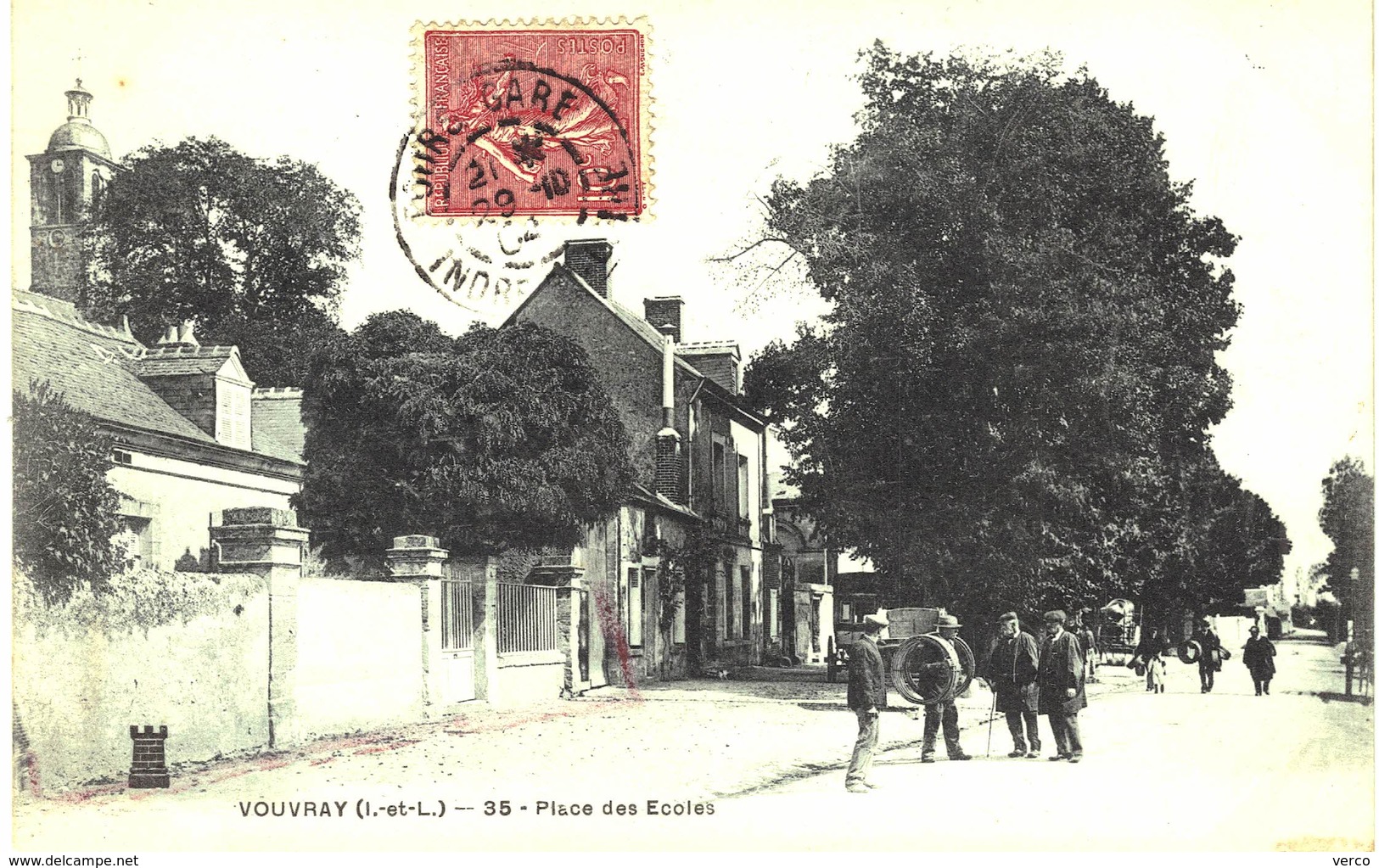 Carte POSTALE  Ancienne de VOUVRAY - Place des écoles