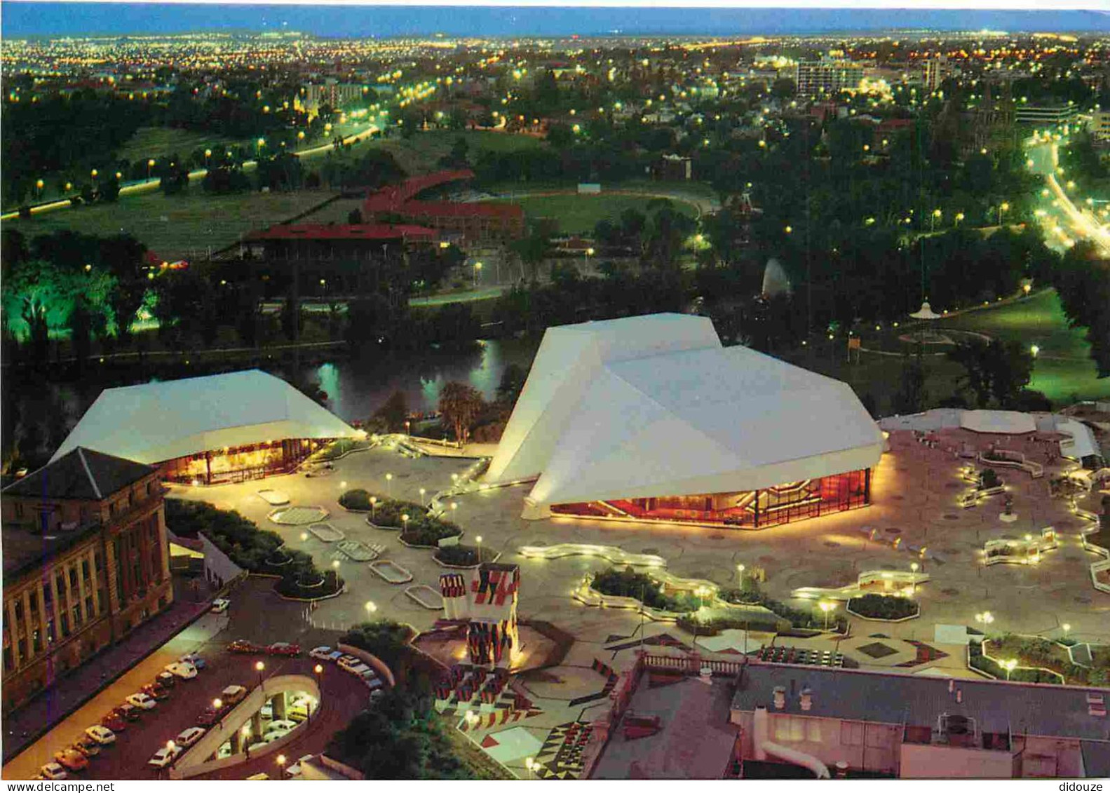 Carte Postale - Australie - Adélaïde - Adelaide Festival Theatre by night - vue aérienne - CPM - Voir Scans Recto-Verso