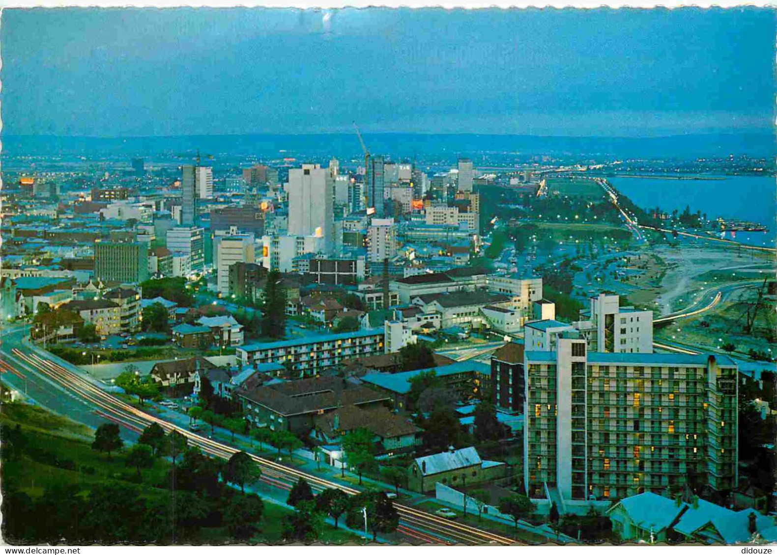 Carte Postale - Australie - Perth - Panorama by night - Perth from the state government - immeubles architecture - CPM -