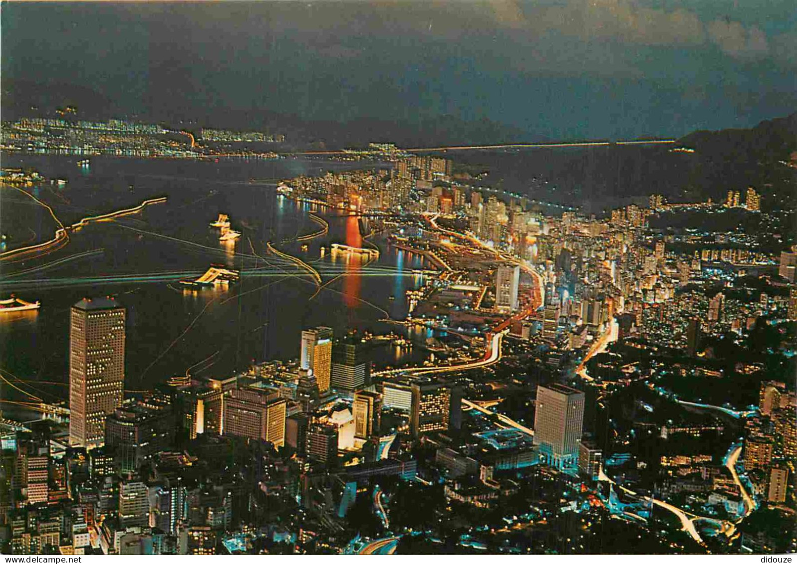 Carte Postale - Chine - Hong Kong - Big night glimmers like stars - vue aérienne - immeubles architecture - Hong Kong -