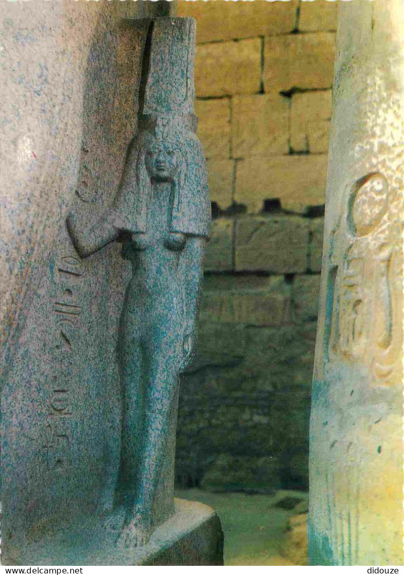 Carte Postale - Egypte - Louxor - Statue of queen nefertari Statue de la reine nefertari Statue der königin nefertari -