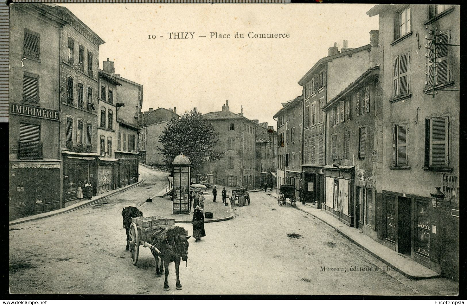 Carte Postale - France - Thizy - Place du Commerce (CP28551)