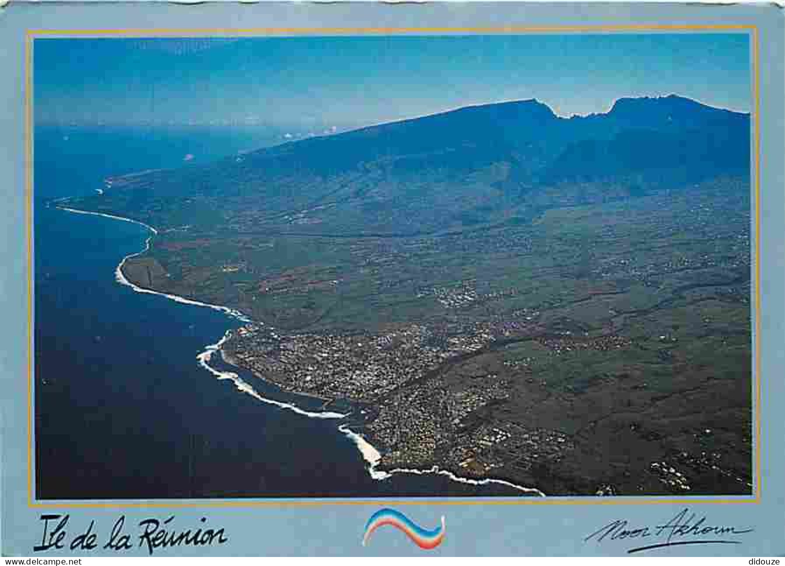 Carte Postale - La Réunion - Saint Pierre - La Ville de Saint Pierre - Au fond le Cirque de Cilaos - CPM - Voir Scans Re